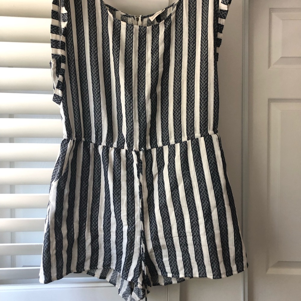 Universal threads romper